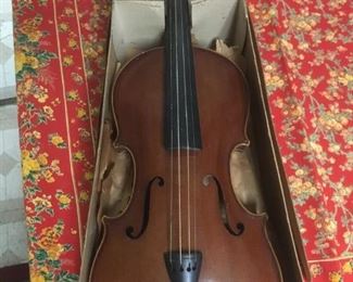 child's training violin...excellent condition!
