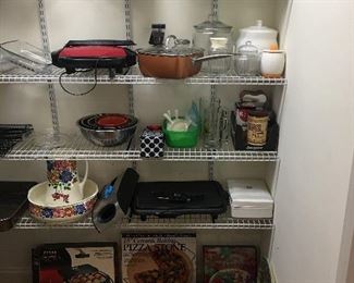 Lots of cookware !!!
