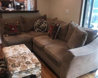 SMALL L-SHAPED SECTIONAL 