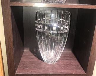 ROUND CRYSTAL VASE