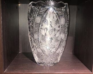 ROUND CRYSTAL VASE