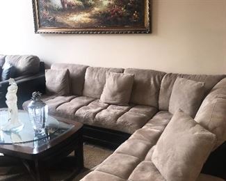 LARGE UPHOLSTERED L-SHAPED SECTIONAL