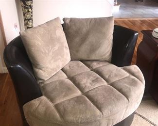 PAIR OF OVERSIZED ROUND CHAIRS