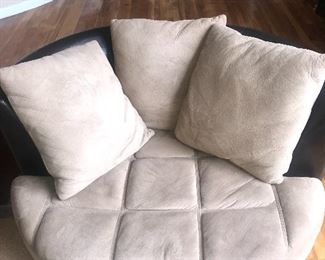 PAIR OF OVERSIZED ROUND CHAIRS