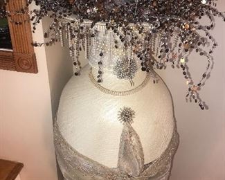 DECORATIVE FLOOR VASE