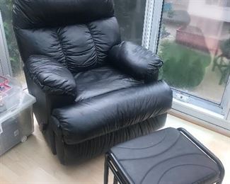 LEATHER ROCKER RECLINER