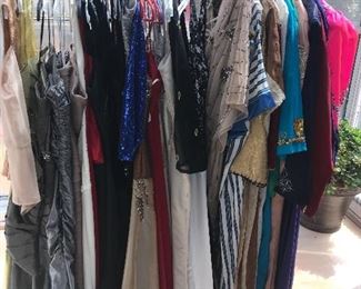 LARGE, EXTRA LARGE WOMEN’S CLOTHING