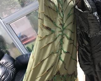 LARGE, EXTRA LARGE WOMEN’S CLOTHING