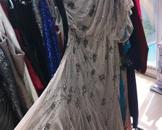 LARGE, EXTRA LARGE WOMEN’S CLOTHING