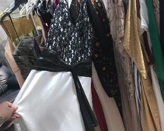 LARGE, EXTRA LARGE WOMEN’S CLOTHING