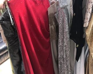 LARGE, EXTRA LARGE WOMEN’S CLOTHING