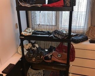 WOMEN’S HANDBAGS