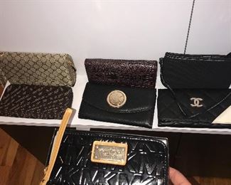 WOMEN’S HANDBAGS