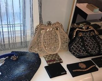 WOMEN’S HANDBAGS