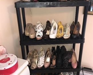 6.5 - 8.5 WOMEN’S SHOES