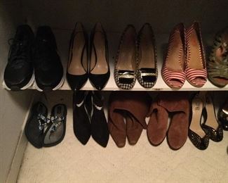 LARGE COLLECTION OF WOMEN'S SHOES 