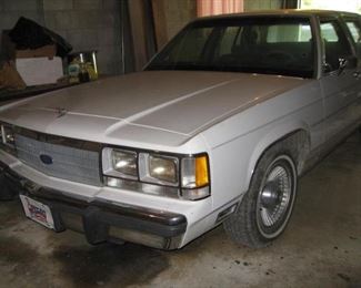 1991 Ford Crown Victoria-battery needs a charge and may need a new motor