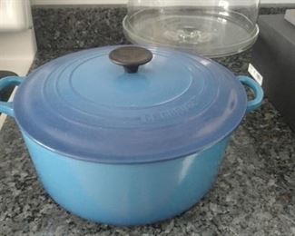 Le Creuset #28, 7.25qt enamel cast iron pot