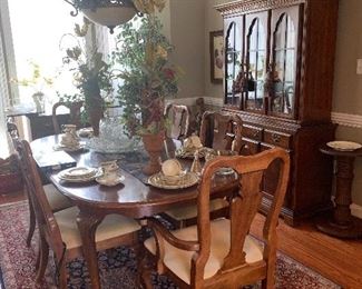 This formal dining set has an additional leaf not pictured. 