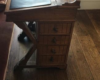 Davenport Capt. Desk