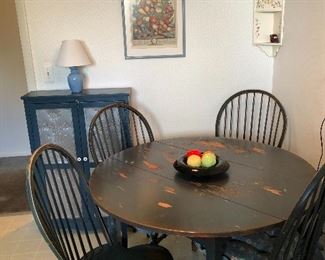 ROUND WOOD KITCHEN TABLE