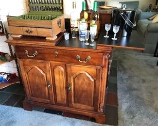 SERVER/BAR