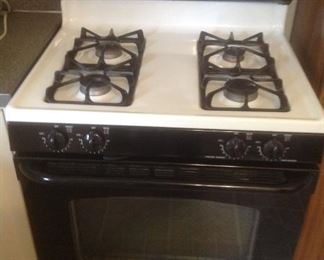 GE Self cleaning gas stove/oven.  Presale $125