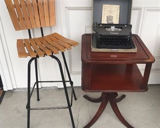 Single Arthur Umanoff-style bentwood slat bar stool (made in Yugoslavia), vintage mahogany 2-tier end table