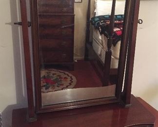 Mahogany dresser top mirror with drawer (25.5"H, 20"L, 8"D)