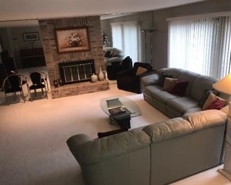 TAUPE GREENISH NATUZZI LEATHER SECTIONAL
116” LENGTH x 120” WIDTH x 31” HEIGHT x 39” DEPTH