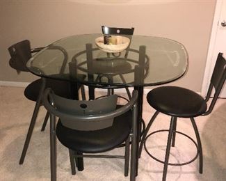 ROUND GLASS TOP DINING TABLE W/4CHAIRS