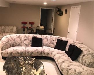 GORMANS BLACK & WHITE MODERN 3 PIECE SECTIONAL
88” LENGTH x 112” WIDTH x 33” HEIGHT