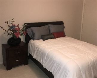FULL SIZE BED WITH MATTRESS