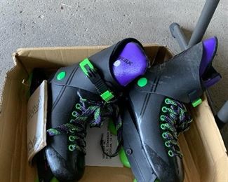 ROLLER SKATES