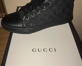 BRAND NEW GUCCI SHOES SIZE 38