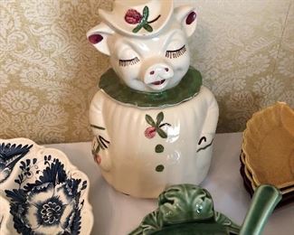 Shawnee pottery Winnie Pig Cookie Jar