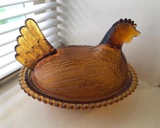 Vintage Hen on a nest Indiana glass