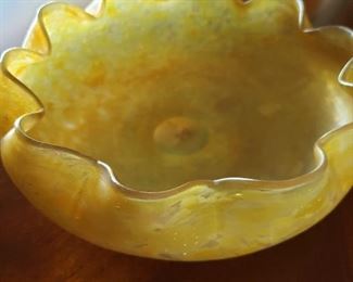 Loetz 6-inch yellow oil spot ruffled bowl