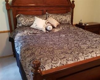 Stunning king-sized, 3-piece set