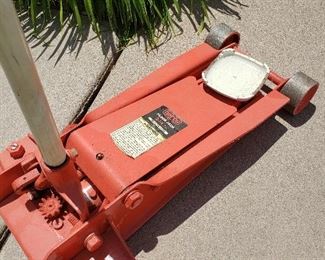 Norco 2 1/4 ton floor jack