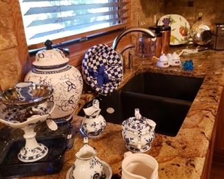 LOTS of kitchen accessories