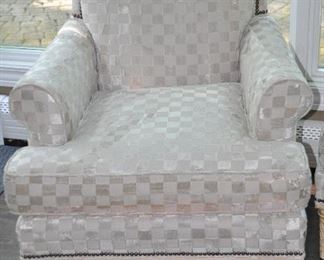 Absolutely gorgeous cream colored chenille Schumacher upholstery with nail head trim and swirl legs, 30.5"w x 34"h x 35"d