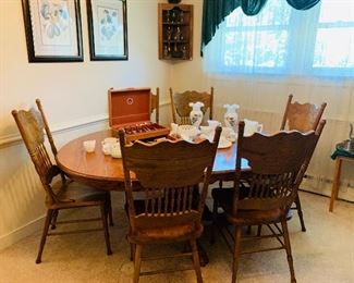 Oak Clawfoot Table & 6 Chairs 