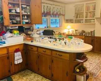 Tons of Kitchen Items 