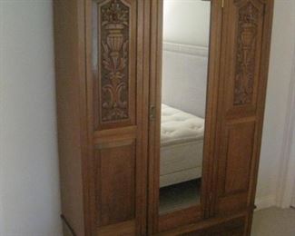 Armoire.