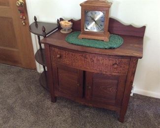 ANTIQUE COMMODE