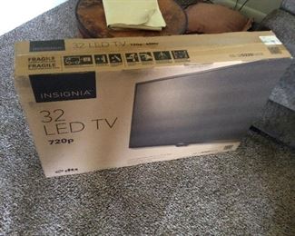 BRAND NEW 32" LED TV