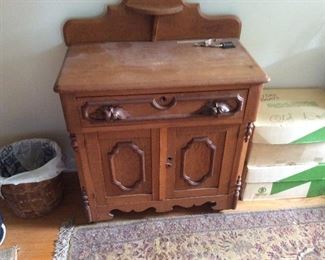 ANTIQUE COMMODE