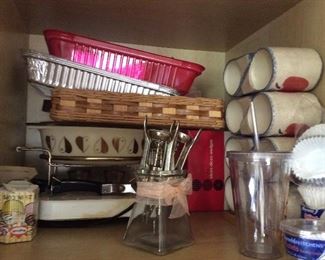 BAKEWARE AND PYREX