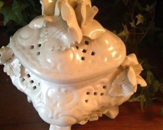 Lidded bowl